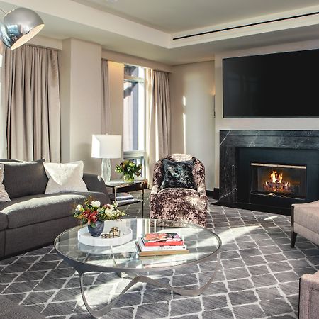 Intercontinental Boston By Ihg Hotel Exterior foto The living room of a suite at the Mandarin Oriental Washington DC